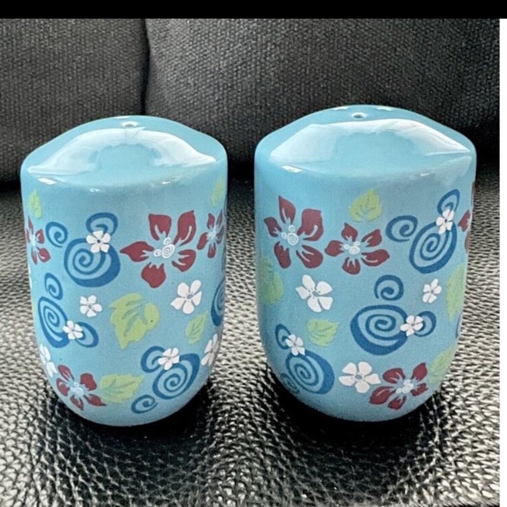 Retired Disney Parks Mickey Mouse Tropical Pattern Salt & Pepper Shakers NWOT